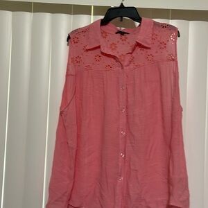 Pink sleeveless button up top